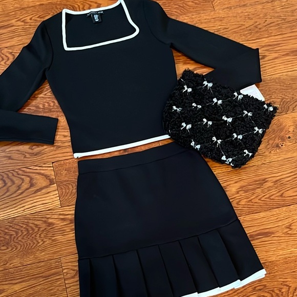 Gloss & Glow Black Textured Fabric Bag/Pouch With Metallic Gray Bow Pattern - Picture 10 of 10